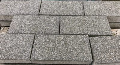 van den Broek product categorie 8506 Tegels beton 20x40x8 Lopogrijs Restpartij ± 14,24 m²